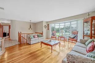 21 Page Dr, Hicksville, NY 11801 - Photo 5