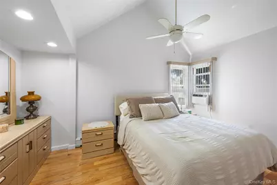 148 Birs Avenue, Lindenhurst, NY 11757 - Photo 17