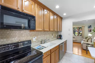 148 Birs Avenue, Lindenhurst, NY 11757 - Photo 11