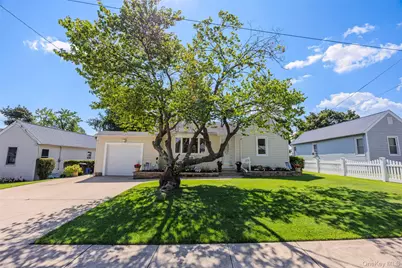 148 Birs Avenue, Lindenhurst, NY 11757 - Photo 3