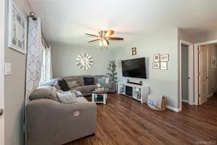 5 Norwalk Ln, Selden, NY 11784 - Photo 7
