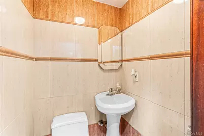 137-66 70th Road, Kew Gardens, NY 11367 - Photo 9