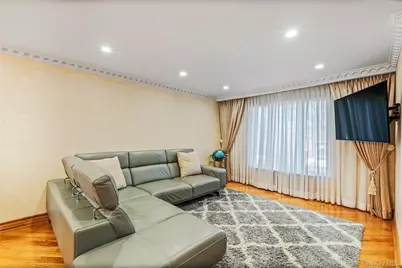 137-66 70th Road, Kew Gardens, NY 11367 - Photo 3
