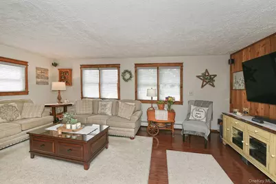 35 Jensen Road, Bay Shore, NY 11706 - Photo 7
