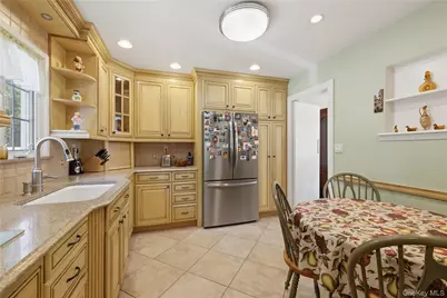 1 Beech Court, Malverne, NY 11565 - Photo 7