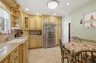 1 Beech Ct, Malverne, NY 11565 - Photo 7