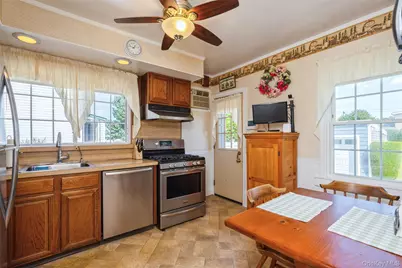 99 Barwick Street, Floral Park, NY 11001 - Photo 17