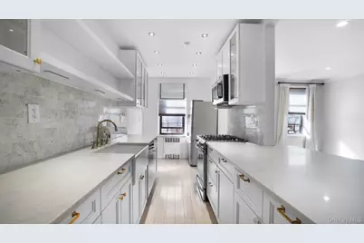 66-15 Wetherole St #E4, Rego Park, NY 11374 - Photo 5