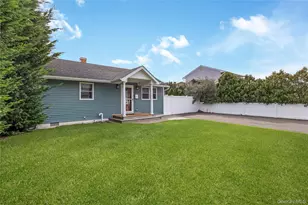 28 Academy Ln, Oakdale, NY 11769 - Photo 3