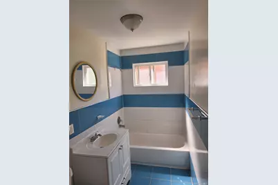 195-25 Woodhull Avenue #2nd fl, Hollis, NY 11423 - Photo 5