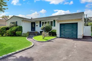 3 Daniel Dr, Farmingdale, NY 11735 - Photo 3