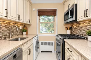 60-47 251st St, Little Neck, NY 11362 - Photo 5