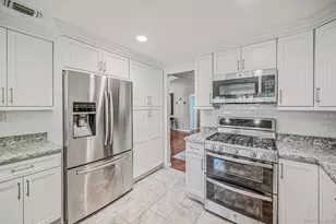 20 Wainscott Ct, Ridge, NY 11961 - Photo 9