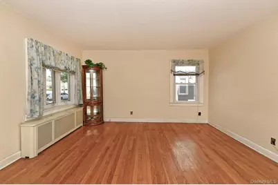 12 Hull Avenue, New Hyde Park, NY 11040 - Photo 9