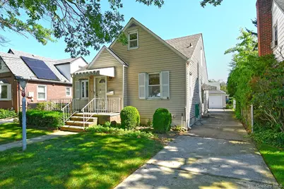 12 Hull Avenue, New Hyde Park, NY 11040 - Photo 3