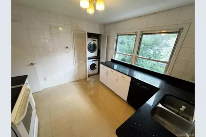 15-80 Waters Edge Drive #2, Bayside, NY 11360 - Photo 3