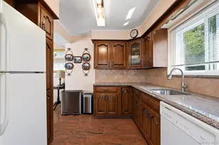 1610 Astor Ave, Bronx, NY 10469 - Photo 7