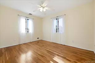 1420 Holiday Park Dr, Wantagh, NY 11793 - Photo 7