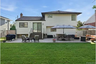 1420 Holiday Park Drive, Wantagh, NY 11793 - Photo 33