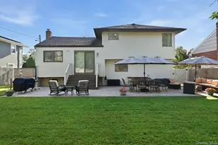1420 Holiday Park Dr, Wantagh, NY 11793 - Photo 33