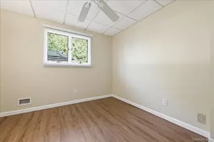 1420 Holiday Park Dr, Wantagh, NY 11793 - Photo 15