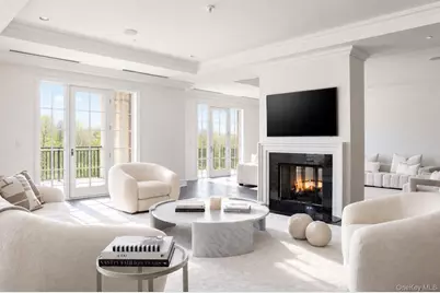 3000 Royal Court #3211, North Hills, NY 11040 - Photo 1