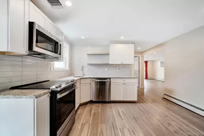285 N Oak Street, Massapequa, NY 11758 - Photo 7