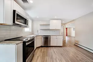 285 N Oak St, Massapequa, NY 11758 - Photo 7