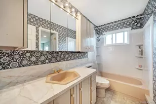 285 N Oak St, Massapequa, NY 11758 - Photo 29