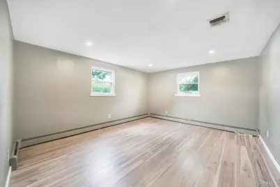 285 N Oak Street, Massapequa, NY 11758 - Photo 11