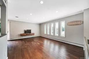 285 N Oak St, Massapequa, NY 11758 - Photo 17