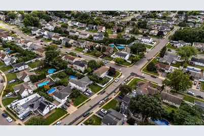 285 N Oak Street, Massapequa, NY 11758 - Photo 41
