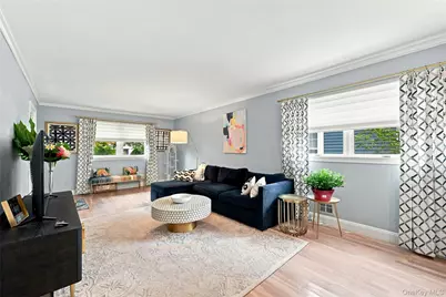 35 Reid Avenue, Rockville Centre, NY 11570 - Photo 9