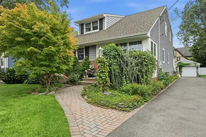 35 Reid Avenue, Rockville Centre, NY 11570 - Photo 1