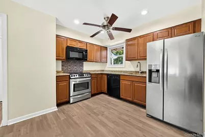 469 Carnation Drive, Shirley, NY 11967 - Photo 19