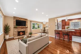 5 Willets Dr, Syosset, NY 11791 - Photo 3