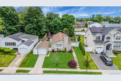 5 Willets Drive, Syosset, NY 11791 - Photo 1