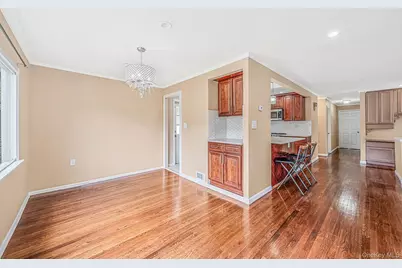 5 Willets Drive, Syosset, NY 11791 - Photo 7