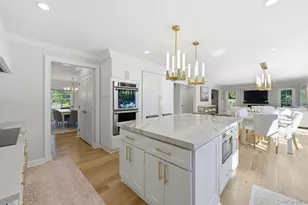 6 Castle Ct, Woodbury, NY 11797 - Photo 19