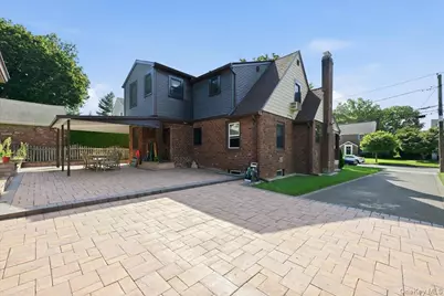 201 Glenmore Street, East Williston, NY 11596 - Photo 25