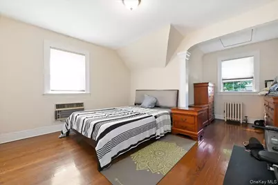 201 Glenmore Street, East Williston, NY 11596 - Photo 15