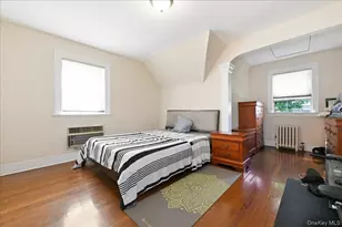 201 Glenmore St, East Williston, NY 11596 - Photo 15