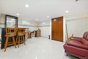 201 Glenmore St, East Williston, NY 11596 - Photo 17