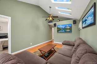 325 Beachview St, Copiague, NY 11726 - Photo 5