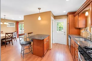 325 Beachview St, Copiague, NY 11726 - Photo 7
