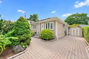 325 Beachview St, Copiague, NY 11726 - Photo 3