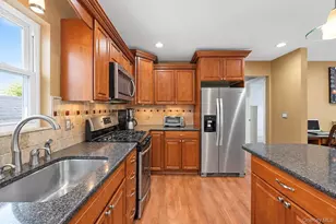 325 Beachview St, Copiague, NY 11726 - Photo 9