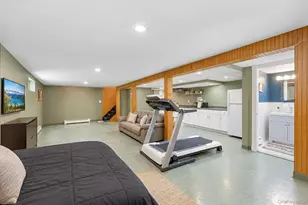 325 Beachview St, Copiague, NY 11726 - Photo 17