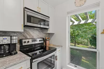 25 Villa Drive, Peekskill, NY 10566 - Photo 9