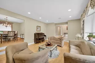 15 Ramapo Ln, Chestnut Ridge, NY 10952 - Photo 9